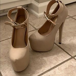 Platform heels sz 5.5